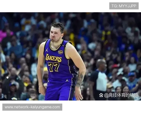 东契奇助攻大前锋命中中投，独行侠配合顺畅