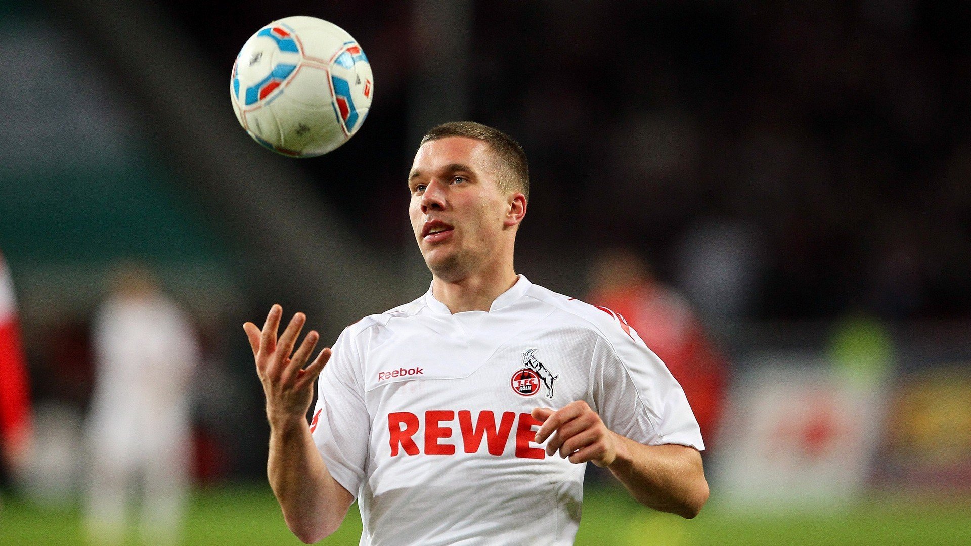 开云体育中国官网-中超保级关键战：青岛海牛战平武汉三镇，中甲青岛海牛